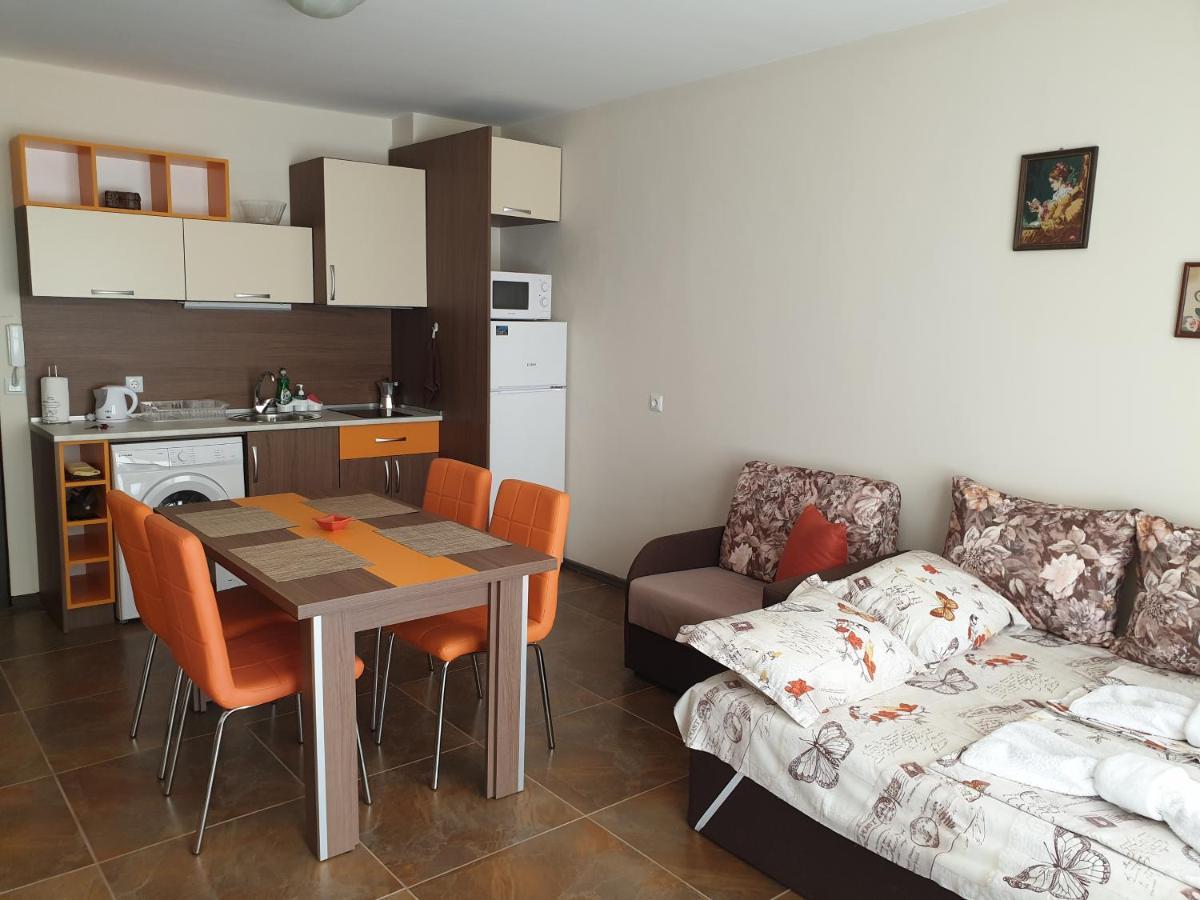 Апартаменти Кастро/Castro Apartments ツァレヴォ エクステリア 写真