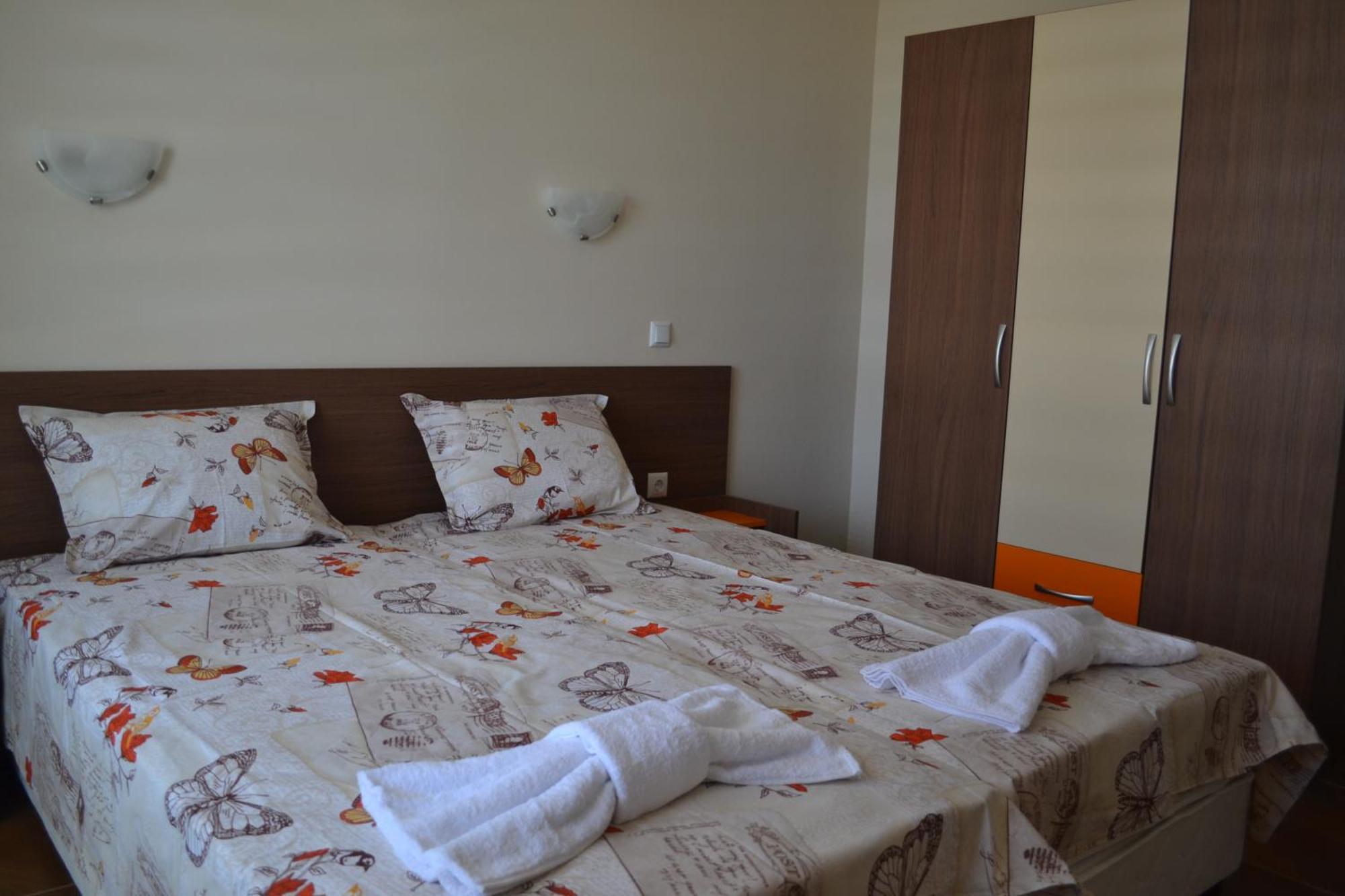 Апартаменти Кастро/Castro Apartments ツァレヴォ エクステリア 写真
