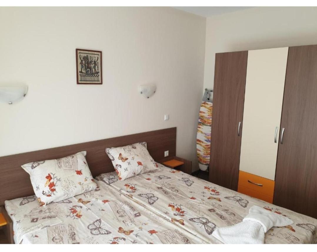 Апартаменти Кастро/Castro Apartments ツァレヴォ エクステリア 写真