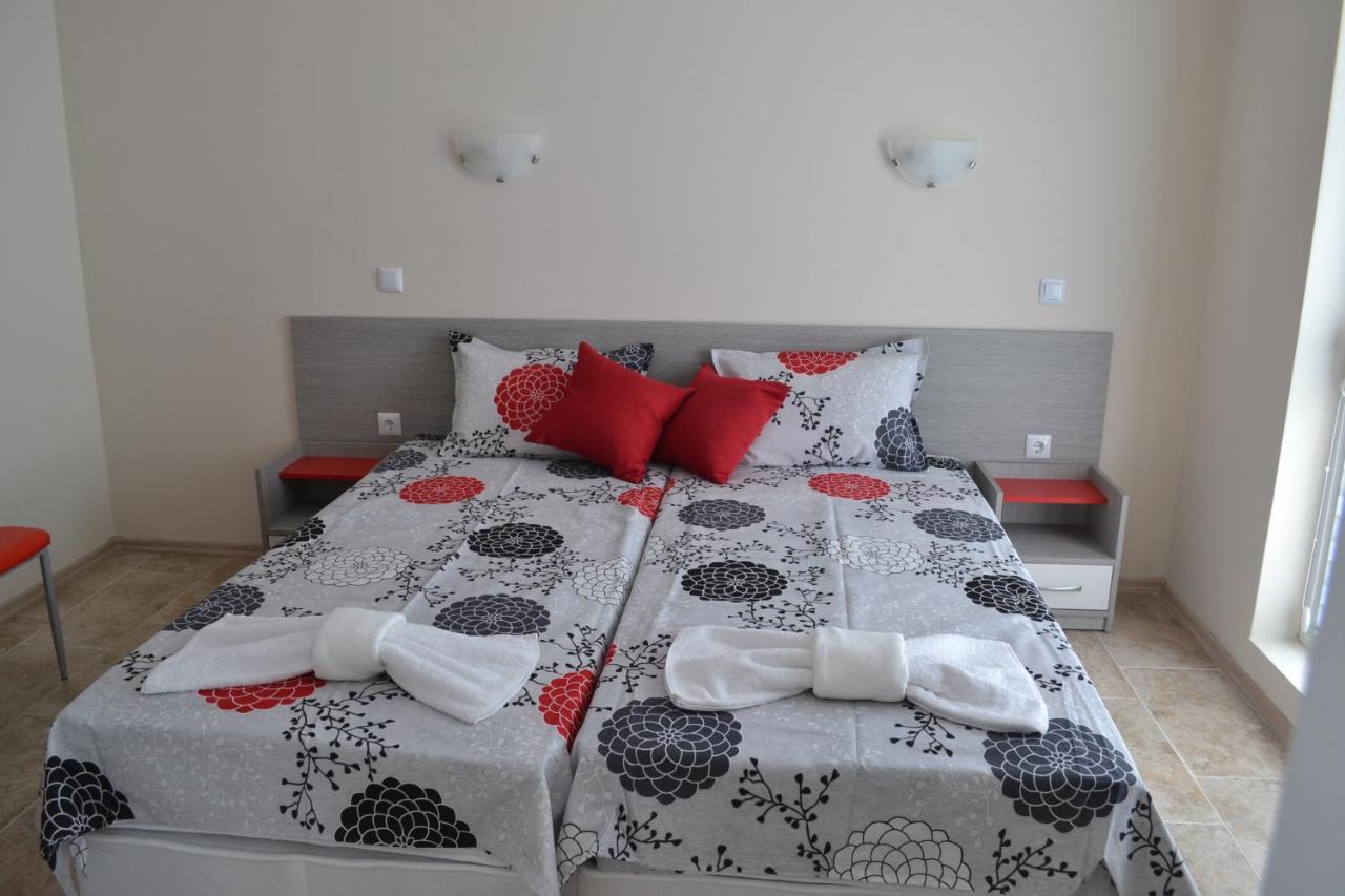 Апартаменти Кастро/Castro Apartments ツァレヴォ エクステリア 写真
