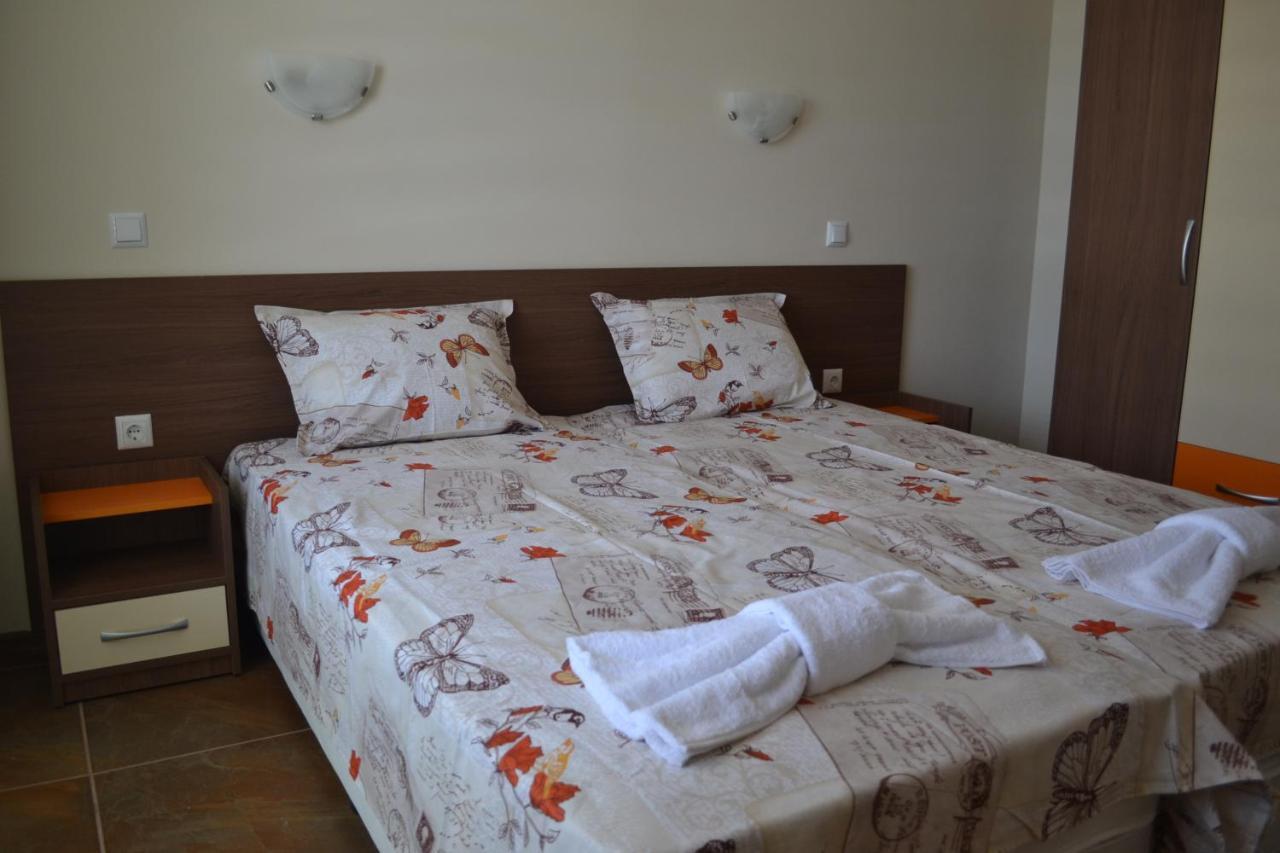 Апартаменти Кастро/Castro Apartments ツァレヴォ エクステリア 写真